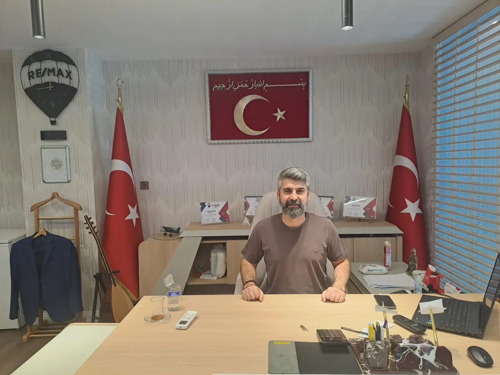 REMAX DOĞU İŞLETME SAHİBİ AHMET KALKAN'DAN YATIRIMCILARA ÇAĞRI: ALTIN KAYBETTİRDİ, GAYRİMENKUL KAZANDIRDI